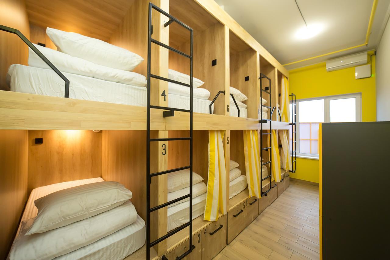 Hotel Bee Station Kyiv Exterior foto