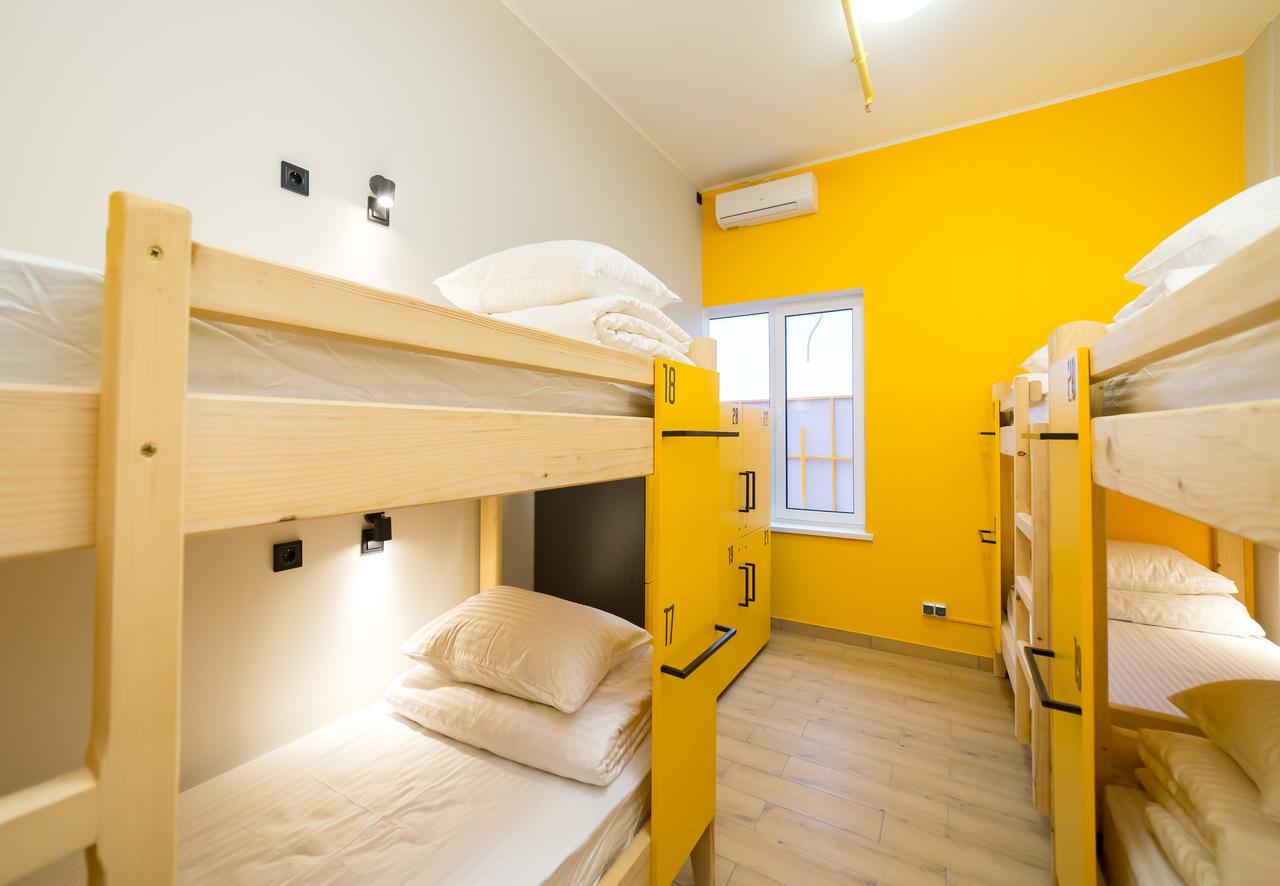 Hotel Bee Station Kyiv Exterior foto