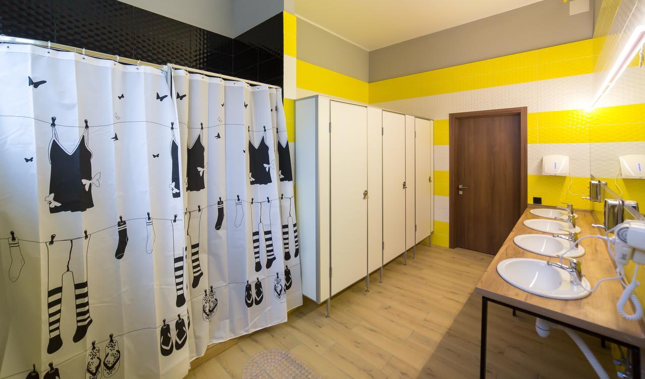 Hotel Bee Station Kyiv Exterior foto