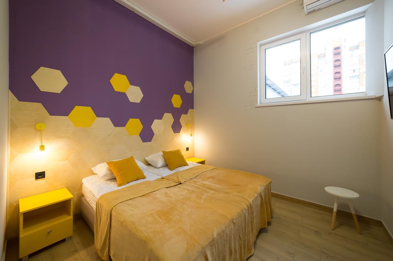 Hotel Bee Station Kyiv Exterior foto