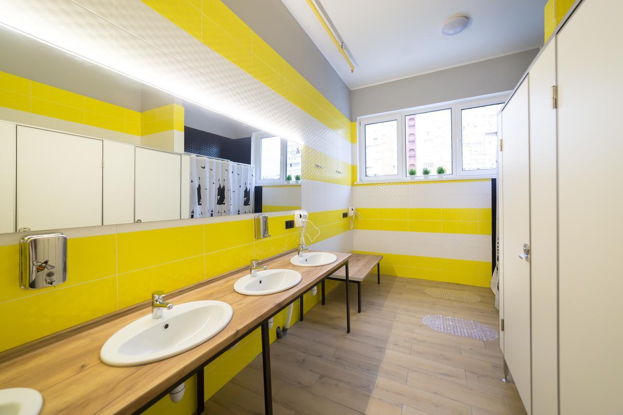 Hotel Bee Station Kyiv Exterior foto