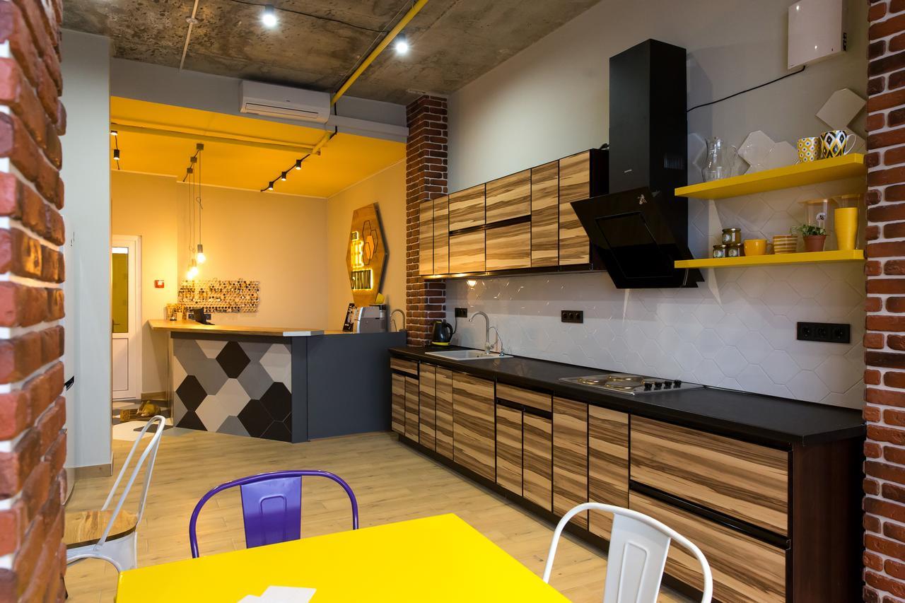 Hotel Bee Station Kyiv Exterior foto